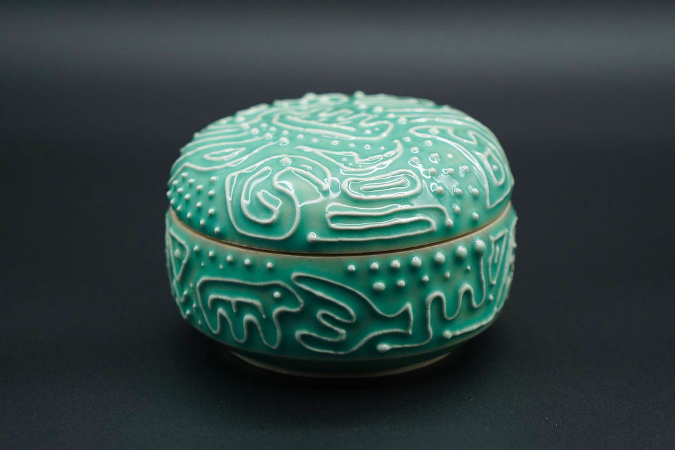 Slip-trailed Trinket Box