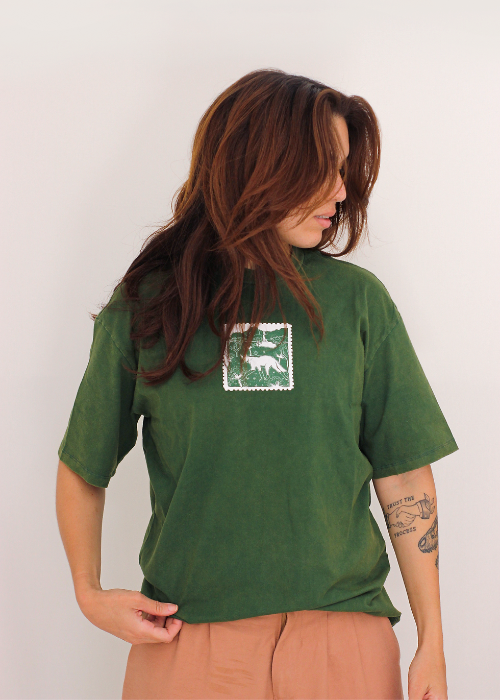 Detalhe da estampa mostrando o lobo-guará, espécie conhecida por estar em risco de extinção.