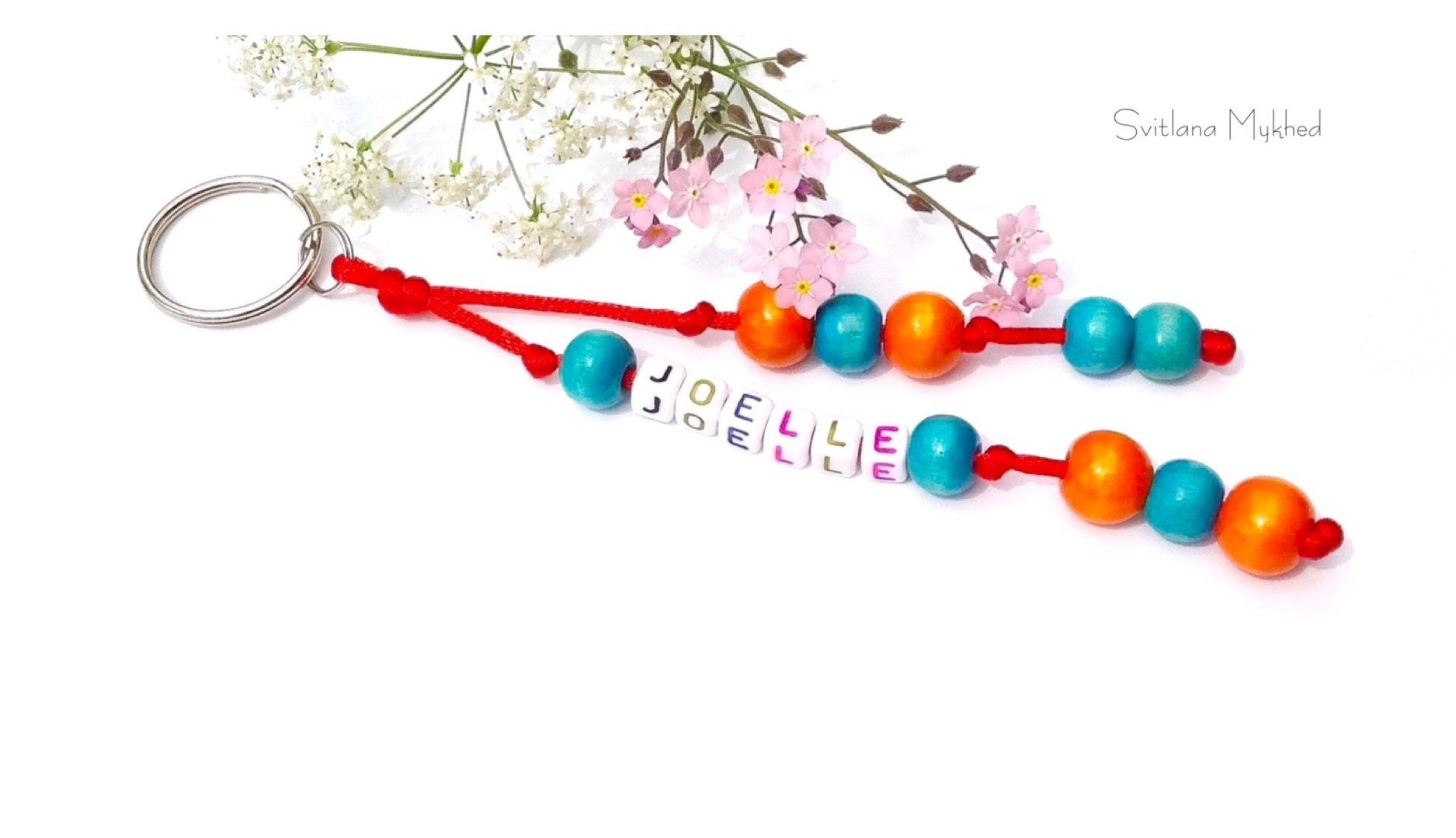 Porte Clés JOELLE Personnalisé avec perle lettre cube prenom message texte logo sur mesure