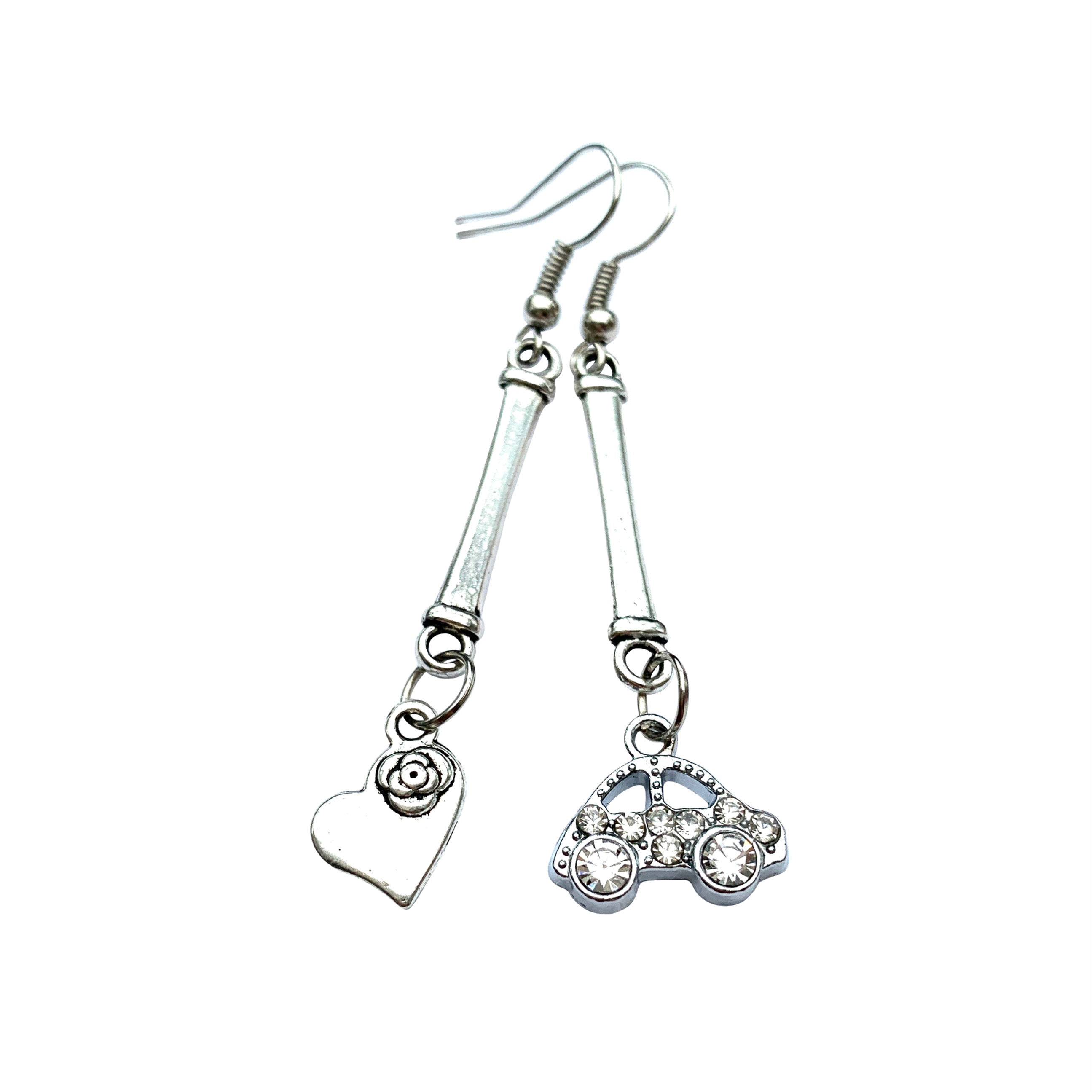 Boucles d'oreilles fantaisies VOITURE. PNEU MONTAGE. RALLYE AUTOMOBILE. RALLY. TAXI. OUTIL. COMPÉTITION. Réparation