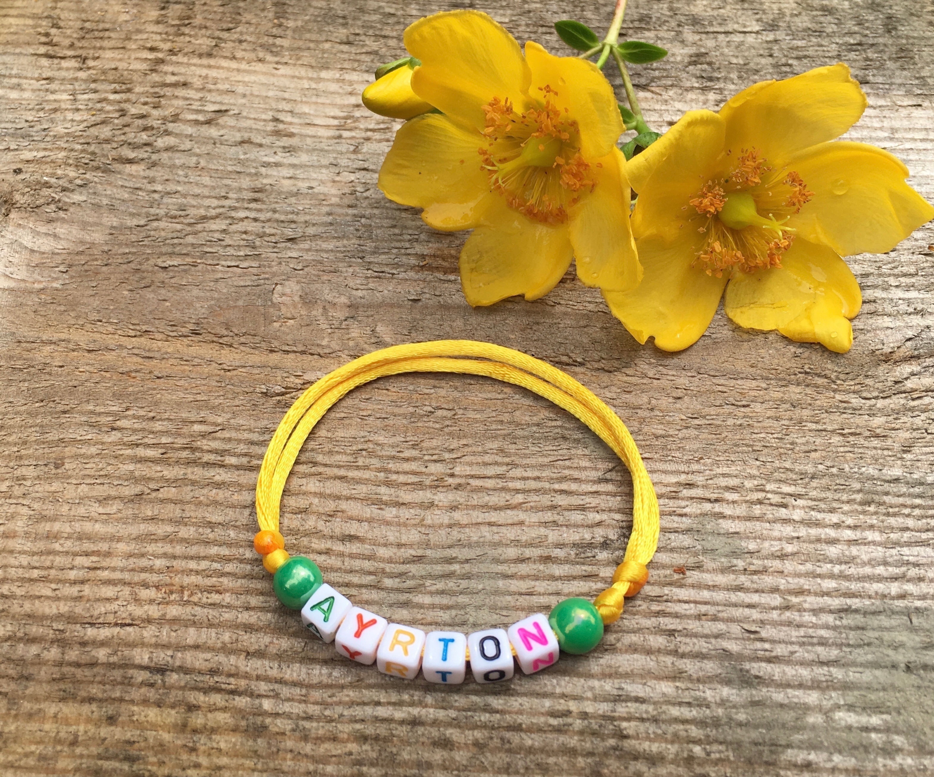 Bracelet AYRTON à personnaliser: prénom, texte, message, logo, taille, couleur de perles et cordon aux choix; bracelet nominé