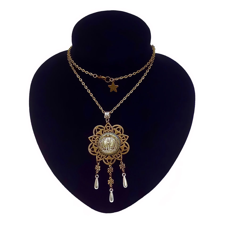Longue Collier chaîne Couronne Royale Raffiné métal bronze filigrane (Resine Crystal Epoxy) 67 cm. Création unique. Fait main