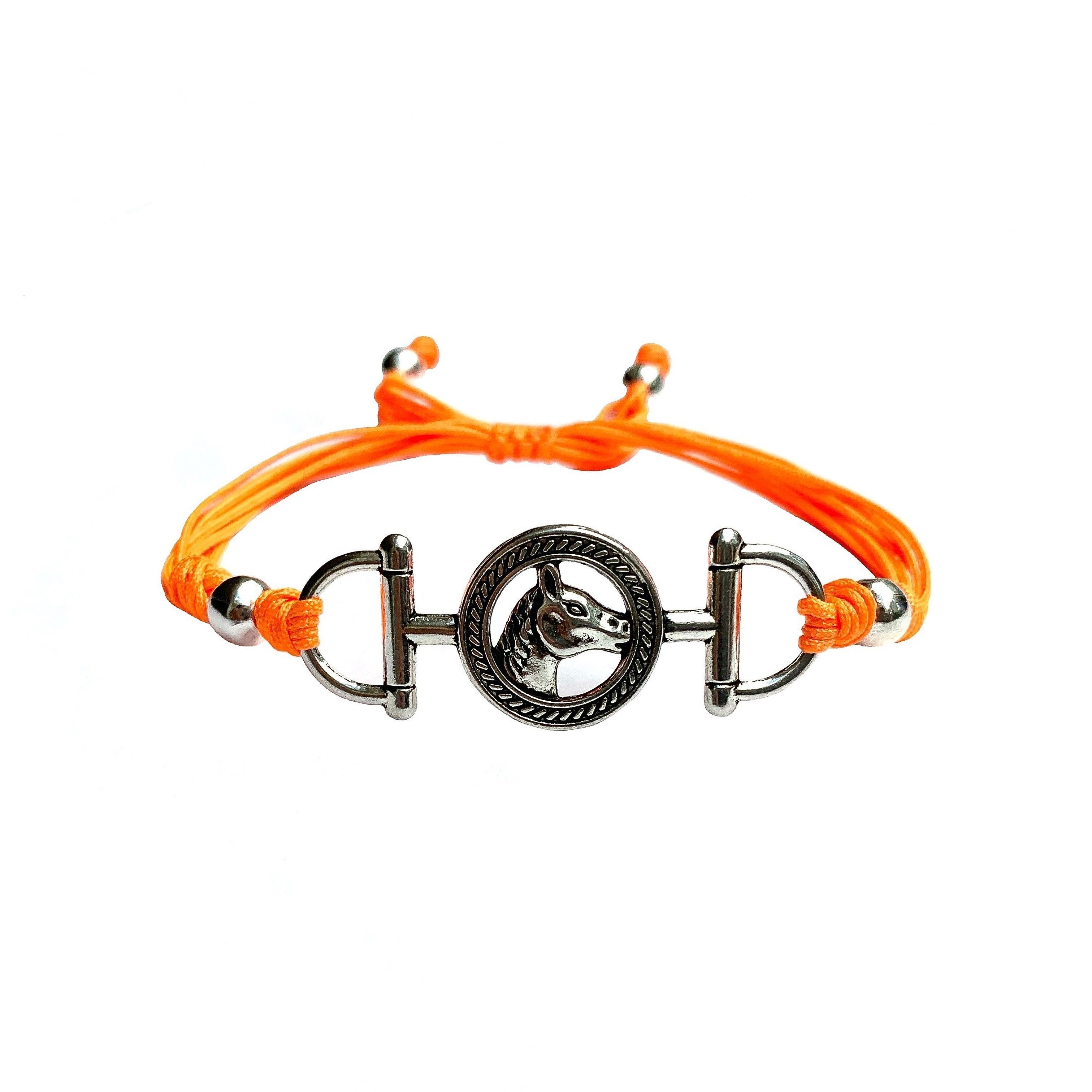 Bracelet style équitation HORSE. TETE de CHEVAL. AU GALOP. MORS À CHEVAL. CRINS. CAVALIER cordon satin