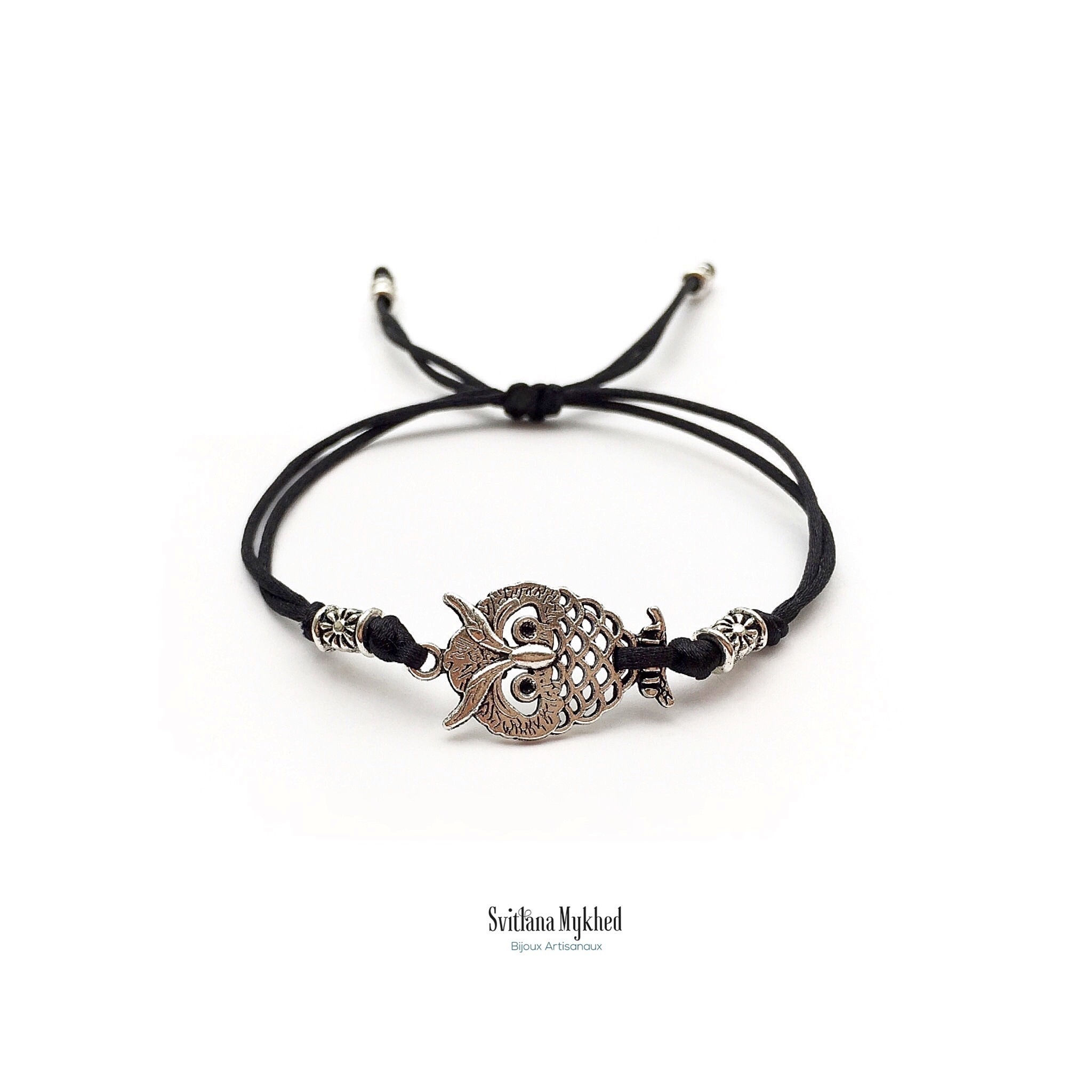 Bracelet personnalisé HIBOU. OWL. CHOUETTE. OISEAU. NATURE. FORET Perles tibétaines. Cordon satin