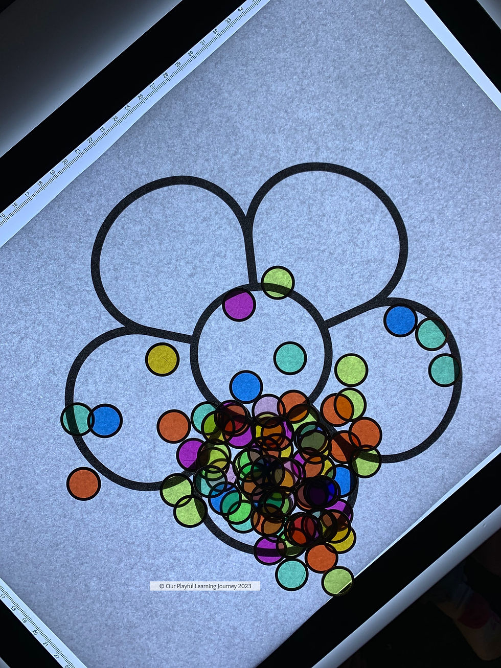 Light panel play idea for kids - fill the flower printable with loose parts