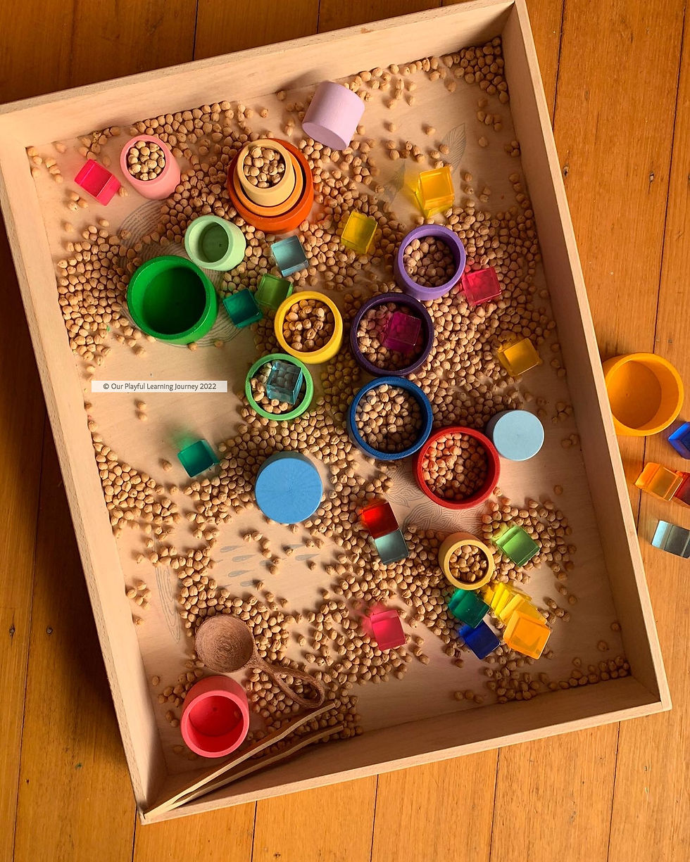 Sensory play tray for kids using Grapat nest bowls, Bauspiel lucite cubes and chickpeas. Fun play idea for children.