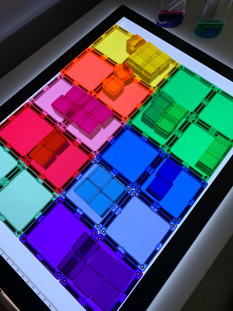 Light panel play idea for kids - Connetix magnetic tiles and lucite cubes colour exploration.