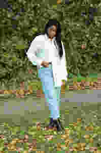 Fashion blogger | Mom Jeans Style