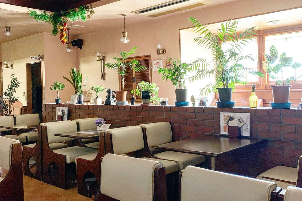 つけナポリタンの喫茶アドニス店内