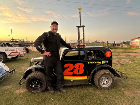 Dusty Mund climbing towards the front in INEX Legends