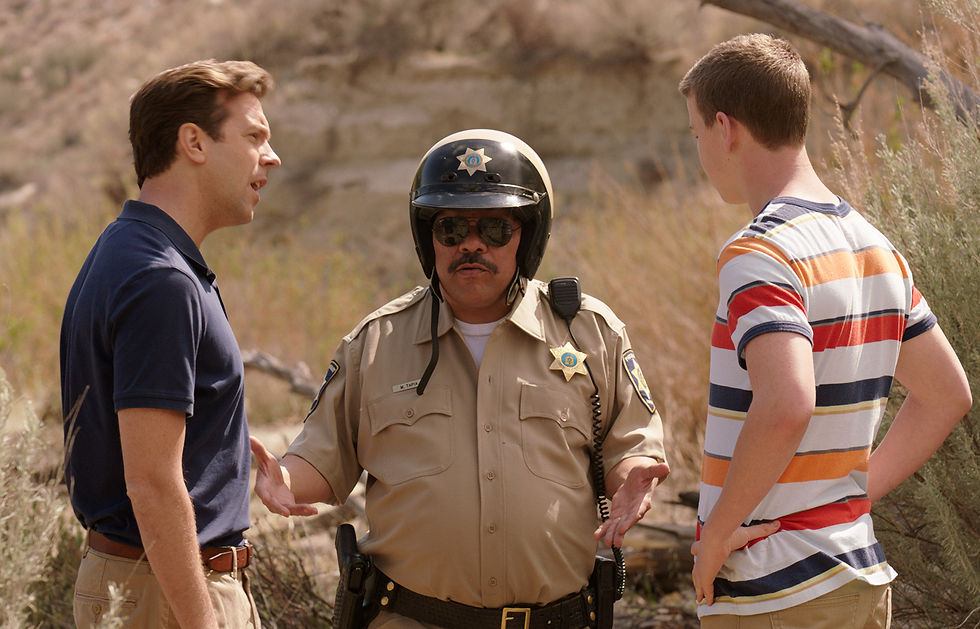 were-the-millers-luis-guzman-jason-sudeikis.jpg