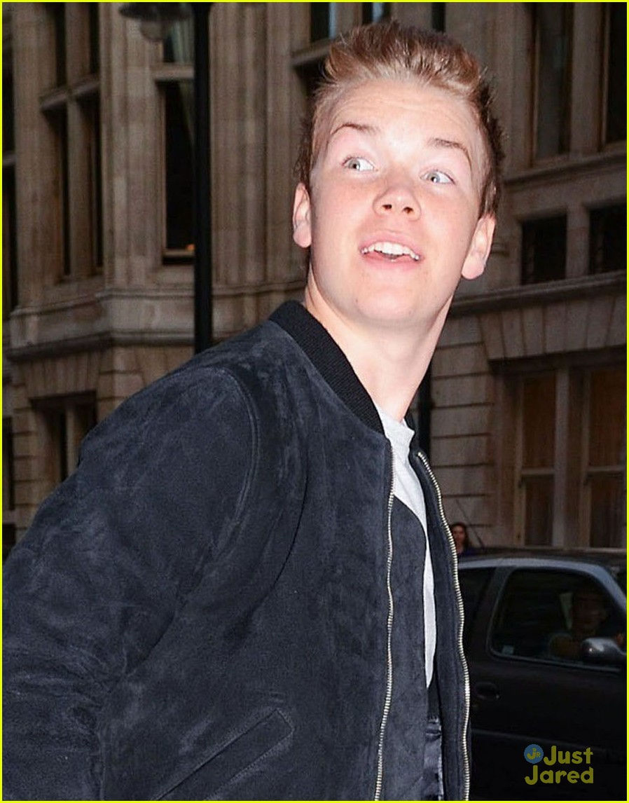 will-poulter-talks-kissing-jennifer-aniston-emma-roberts-06.jpg