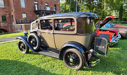 Stray Cats Car Show iat Weldon Mills Distillery