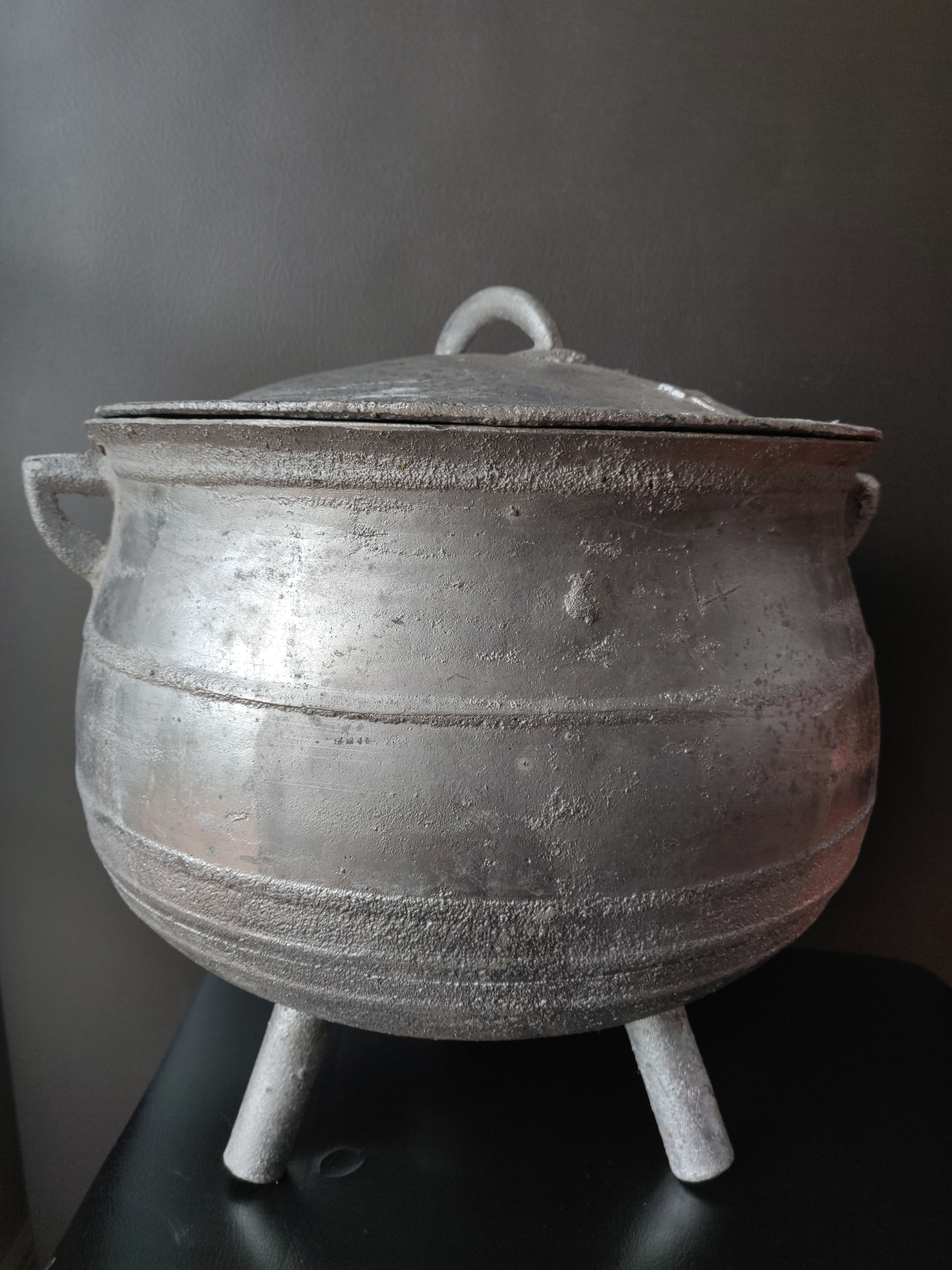 Ikoko Irin (Saki Iron Pots) - Small Size - 8 to 10 Quarts