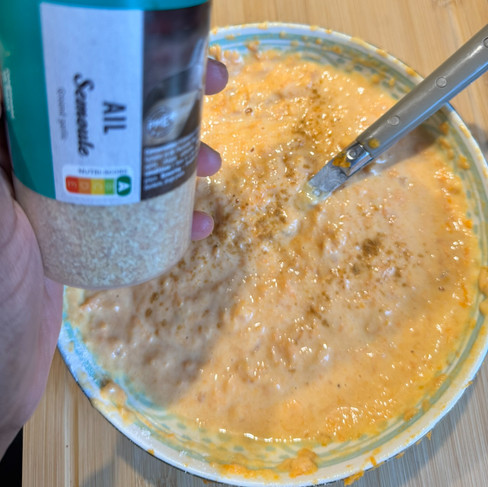 Assaisonnement doux avec de l'ail pour éveiller les papilles dans cette recette de blinicake bébé