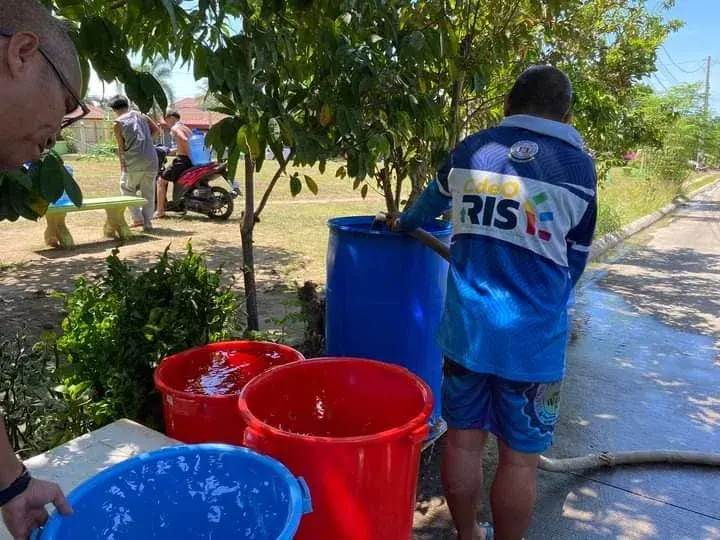Evident wtaer supply shortage as people struggles to access water