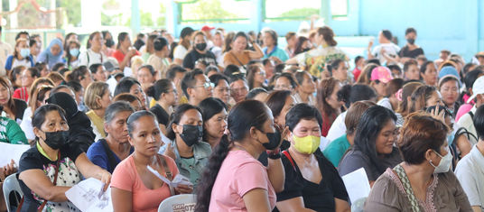 Oro indigent solo parents receive ₱7,000 subsidy