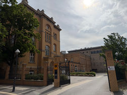 黒川さん(M2)、紀和教授がドイツ物理工学研究所および、シャリテ・ベルリン医科大学病院を訪問し、超伝導SQUIDとテラヘルツ波の医療応用について議論を行いました。
