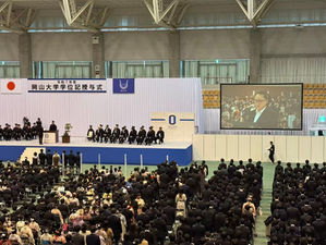 Dr. Ding Xue delivered the valedictory address on behalf of the graduating students at the Okayama University Degree Conferment Ceremony for Academic Year 2025.