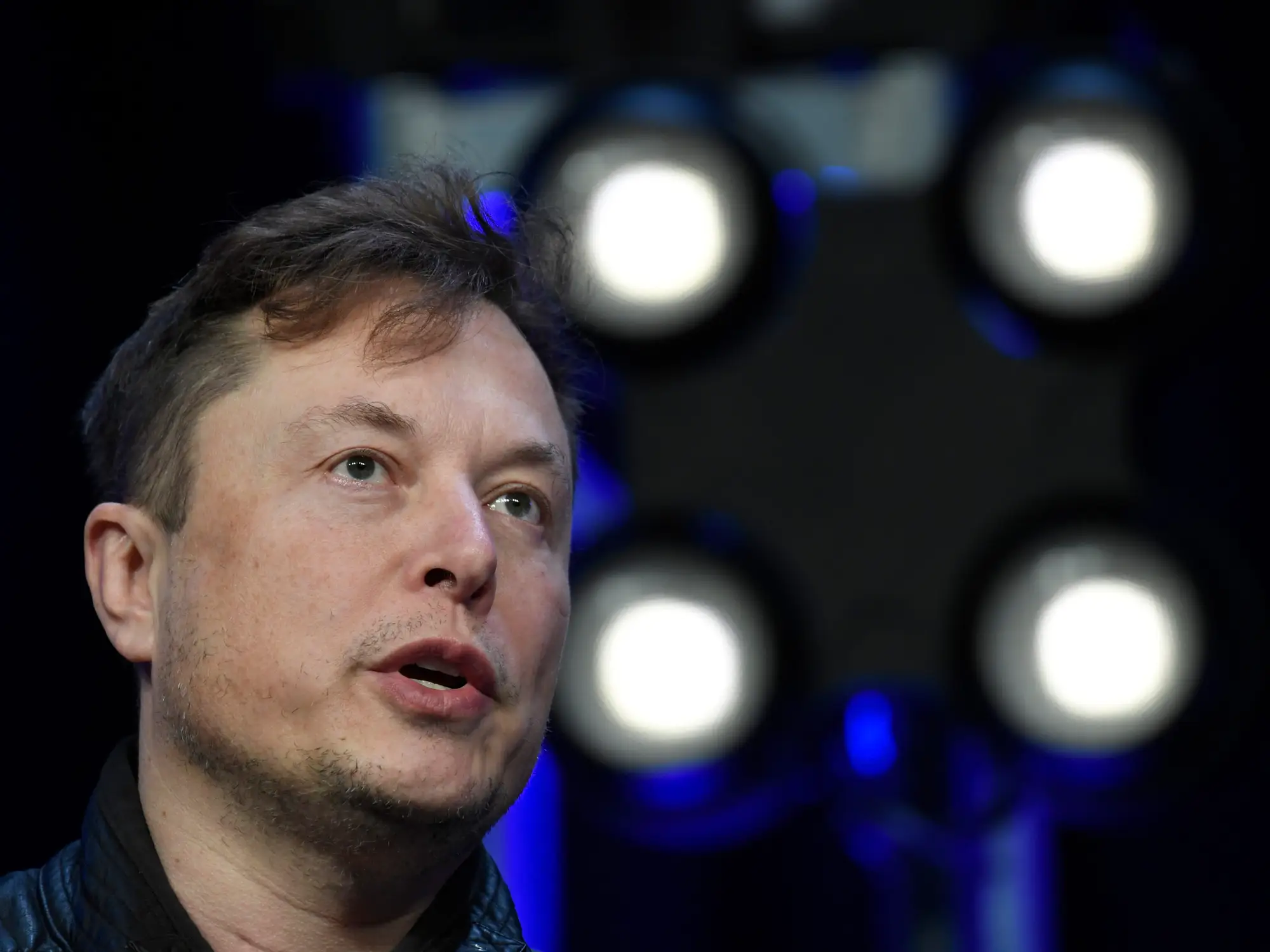 Elon Musk says Twitter could launch an 'extremely high-yield' account to keep users' cash on the platform