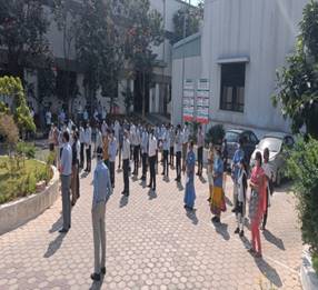 Employees take Safety Pledge