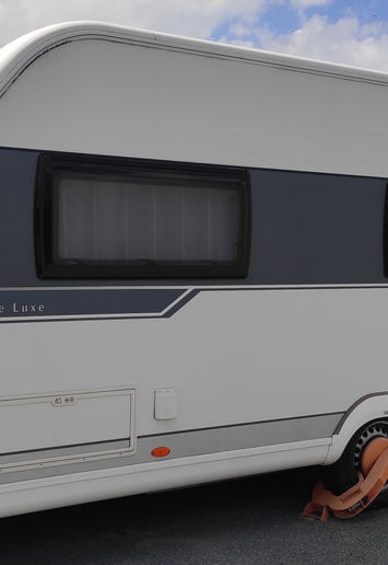 Hobby De Luxe 560 KMFe WOHNWAGEN - N&W Reisemobile (1).jpg