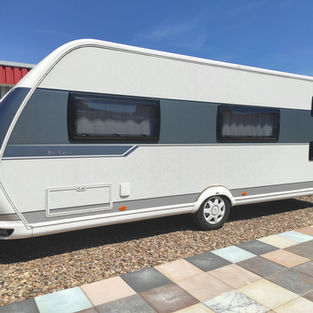 Hobby De Luxe 560 KMFe WOHNWAGEN - N&W Reisemobile  (22).jpg