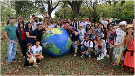 No encontro do Movimento Regenerativo Tempo de Plantar na Escola da Natureza no Parque da Cidade, onde os voluntários se reuniram para seu encontro mensal e para a feira de mudas em novembro de 2019