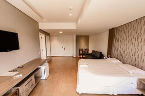 CONTINENTAL-INN-QUARTO1.jpg