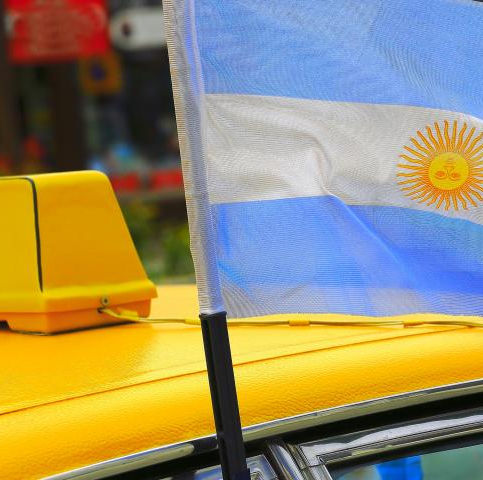 “En Argentina, dices que eres psicoanalista en un taxi y ni pagas”: ¿qué hay de España?