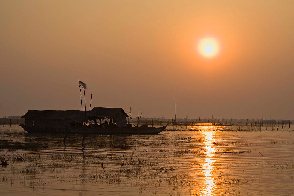 Lever du jour sur le lac Tonle Sap