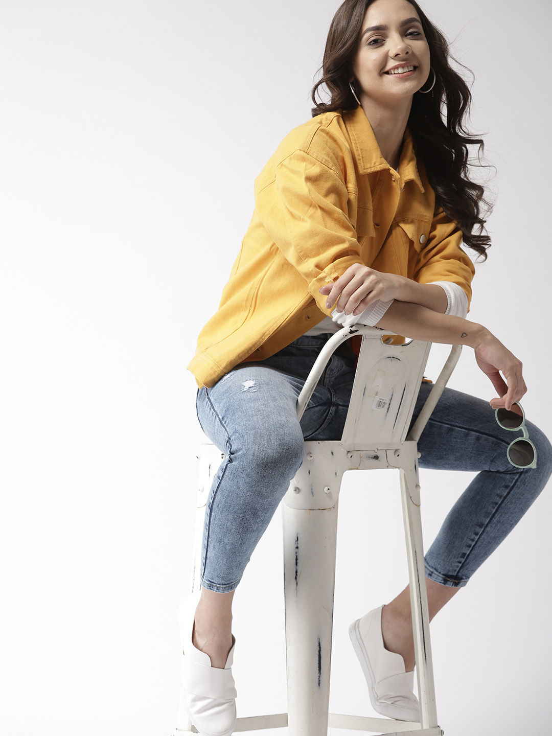 Women Blue Skinny Fit Mid-Rise Low Distress Stretchable Cropped Jeans