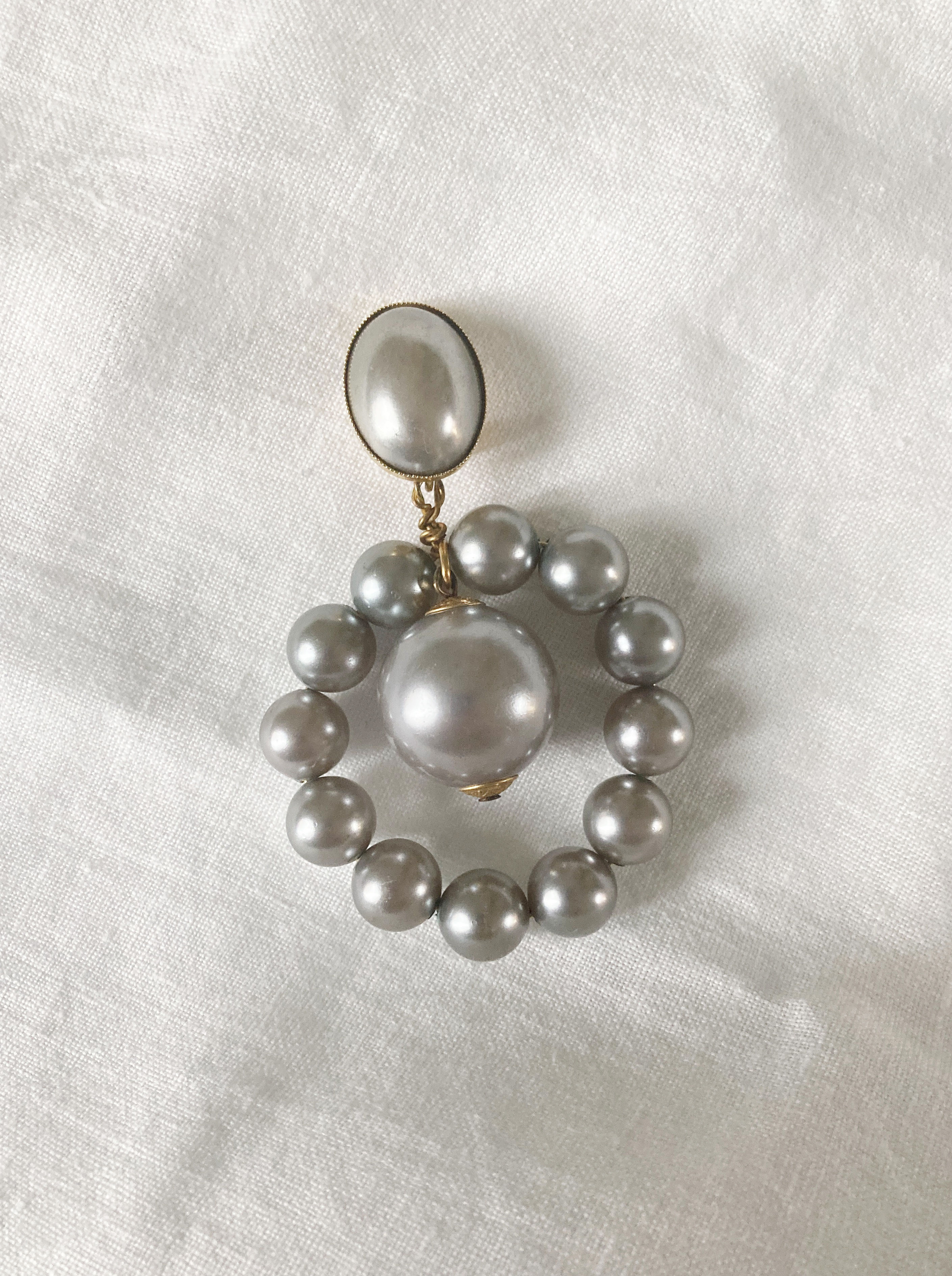 Circle big pearl earrings