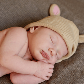 Neonato che non dorme, i consigli su come addormentare un neonato e farlo dormire di notte 