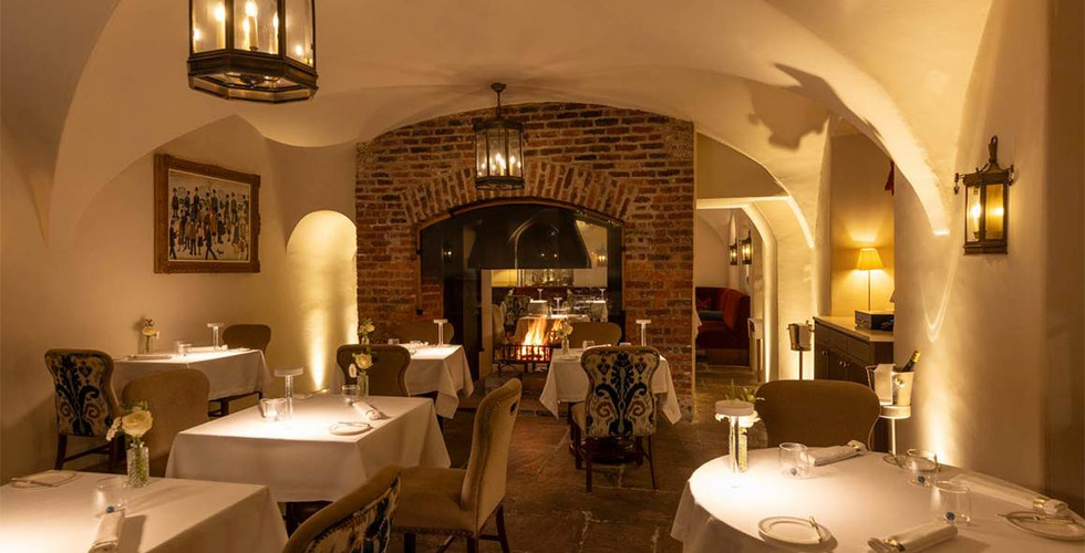 #17. 04-10-2024. Correct etiquette, wine service-cloth compliments the white wine on ice.