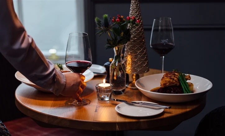 #21. 04-10-2024. No silver place settings to compliment the culinary experience, but side plates and side knifes shown?
