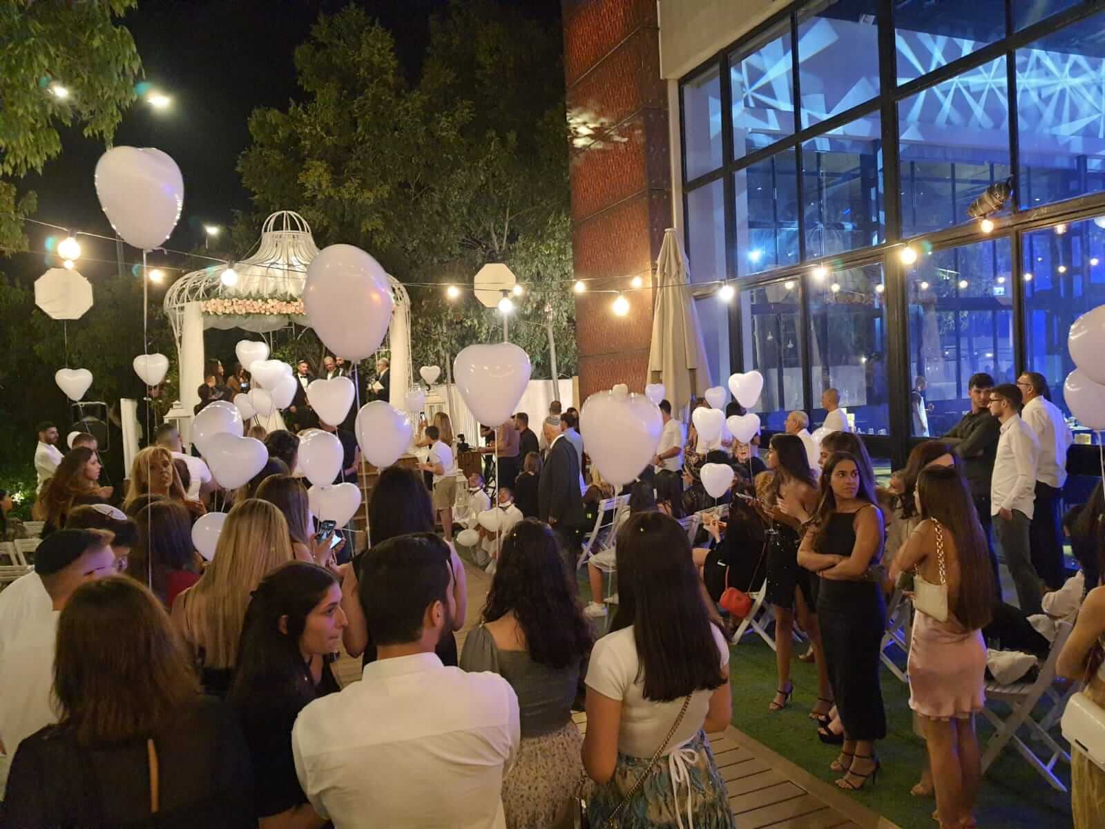 ​הפרחת בלונים