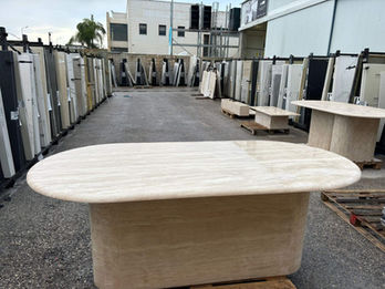 ליאור | צחר סטון | שולחנות טרוורטין