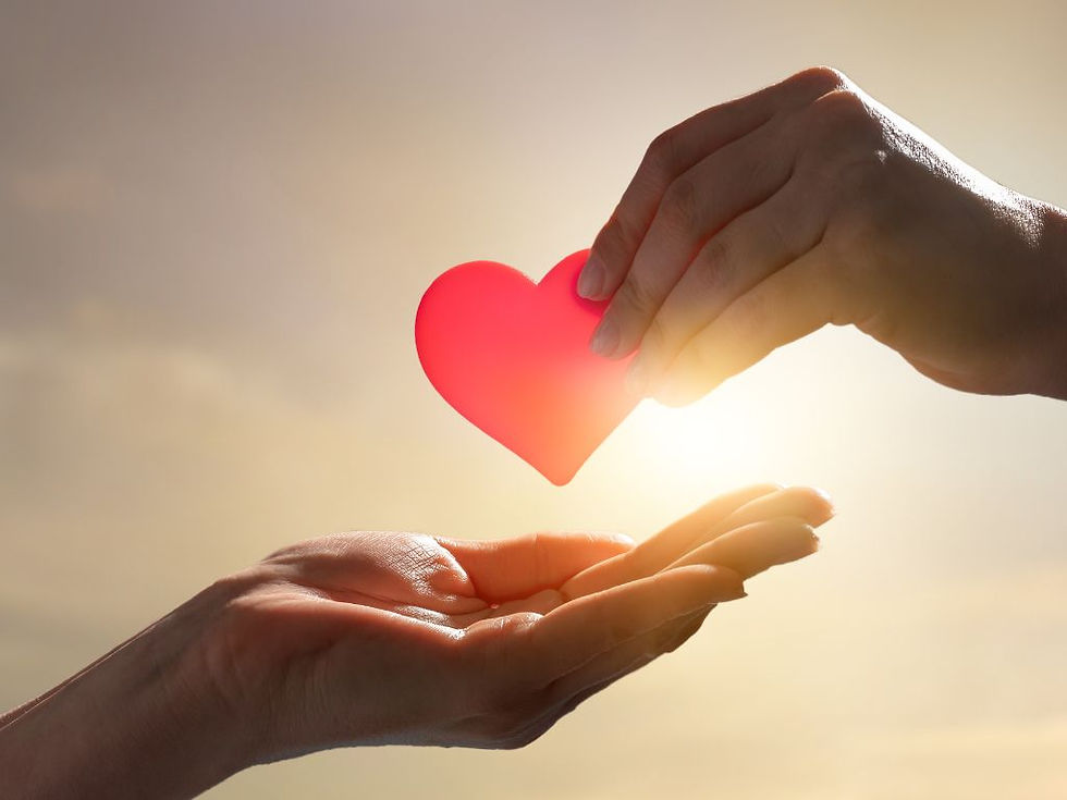 coração sendo doado simbolicamente