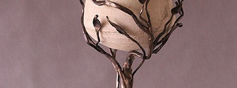 kwietnik z motywem florystycznym kuty tradycyjnie