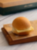 Mini sanduíche de queijo minas padrão para coffee break corporativo Pão e Talho em São Paulo