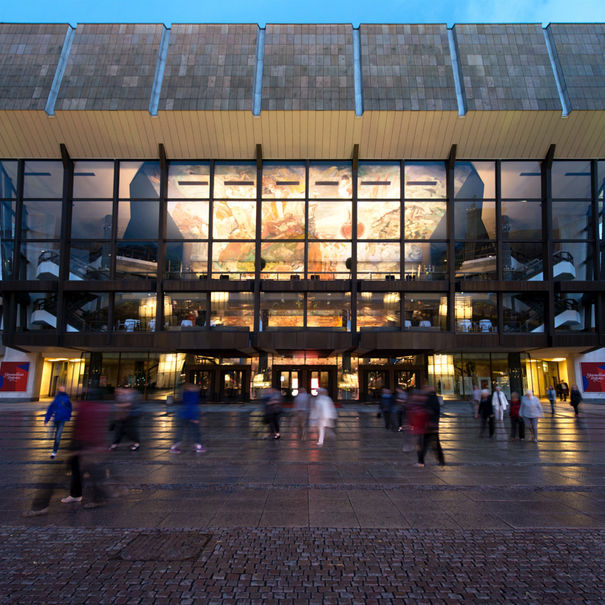 Architekturfotografie Außenaufnahme Gewandhaus Leipzig zur blauen Stunde