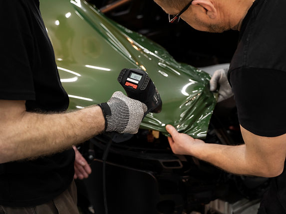 person-working-car-wrapping (1).jpg