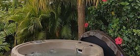 kazAnne Jacuzzi, swimming pool and solarium