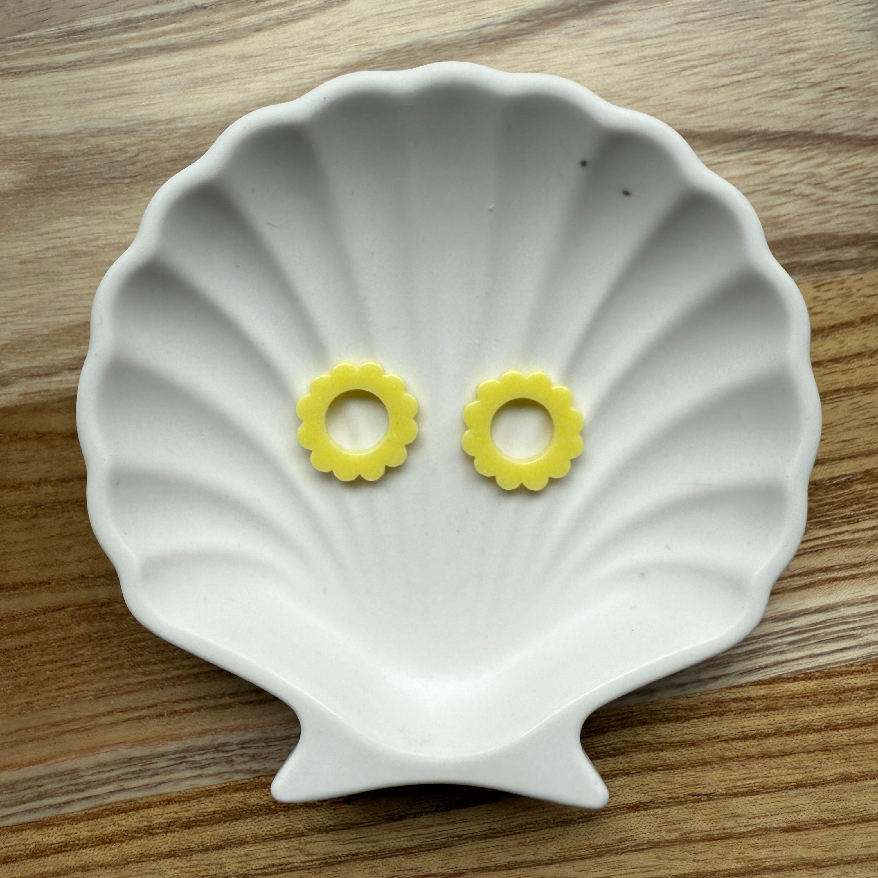 Pampilles fleurs 12 pétales 2 cm vendues par 2 (plusieurs modèles)