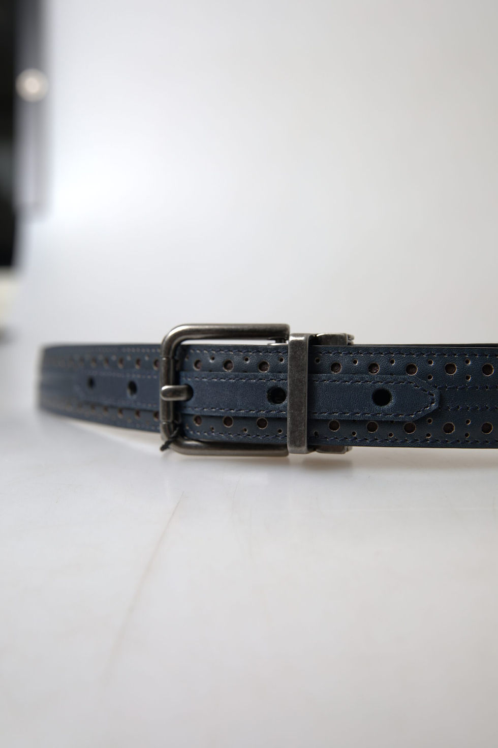 Miniatura: Blue Leather Perforated Metal Buckle Belt