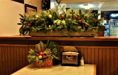 Kozy's Pub Holiday Decor