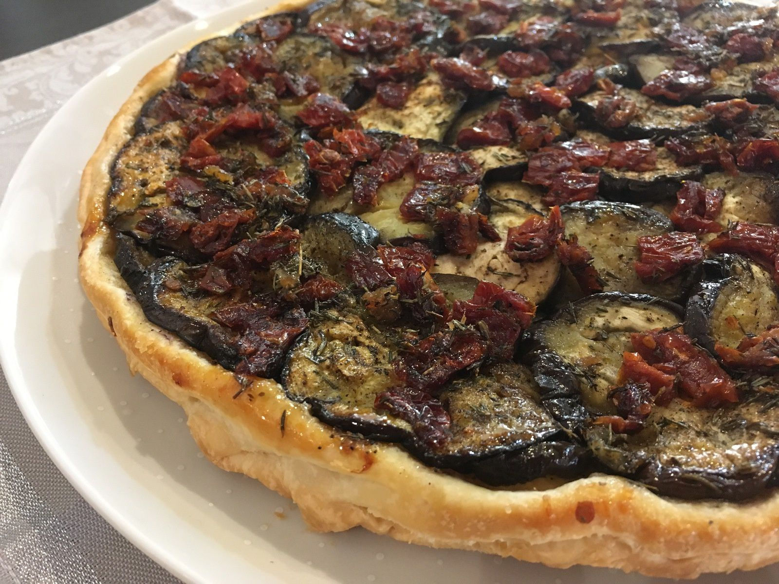 Aubergines tatin, pinenuts