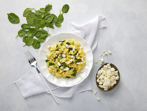 5 Minute Spinach & Feta Scrambled Eggs