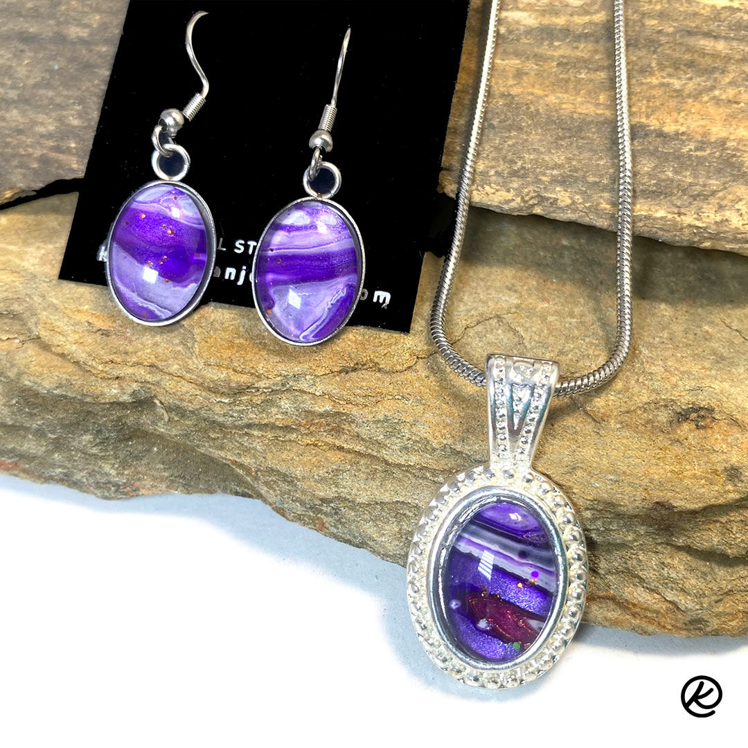 Small oval pendant set in pretty purples
